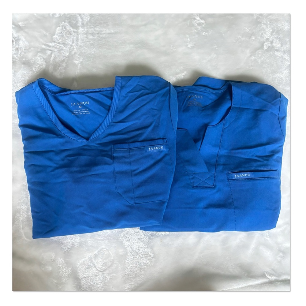 Jaanuu 2-pack scrub tops